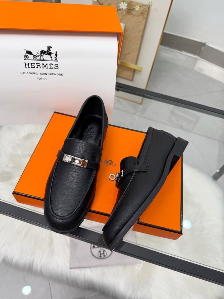 Hermès Classic Leather Sole Sandals in Black Smooth