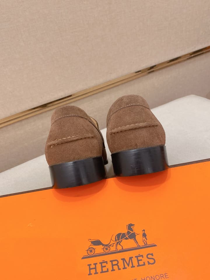 Hermès Business Casual Leather Loafers in Black Leather