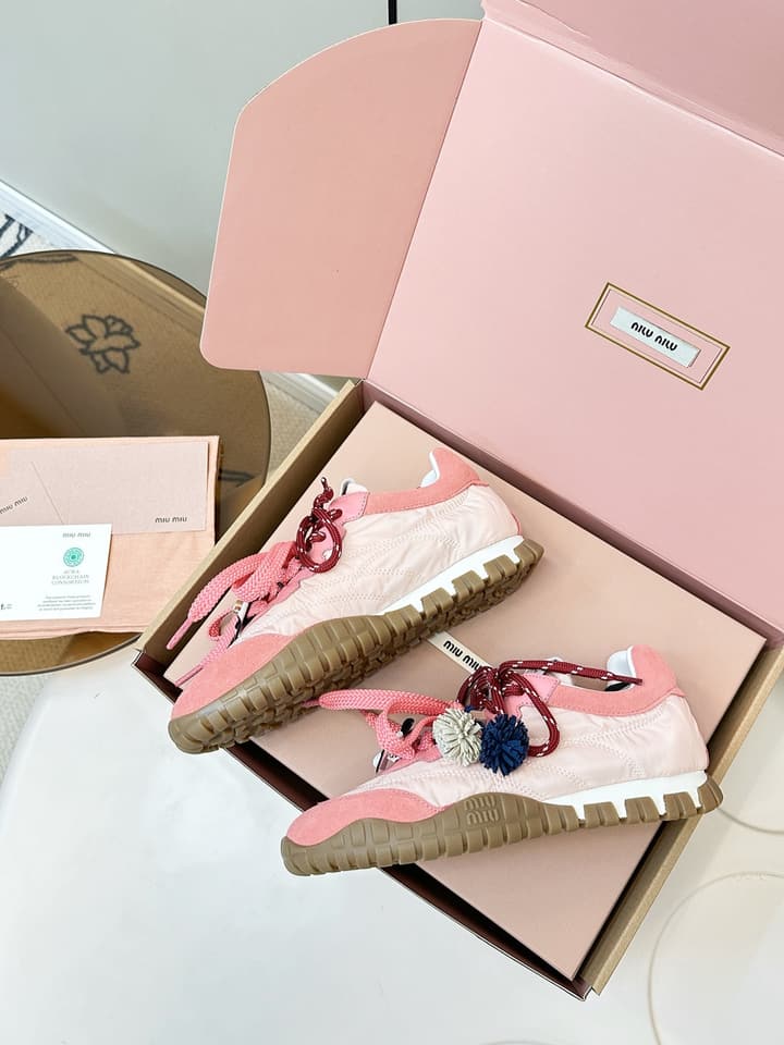 Miu Miu German Training Casual Shoes – 25SS Spring/Summer Runway Collection in Caramel Tan & Emerald Green Ribbons