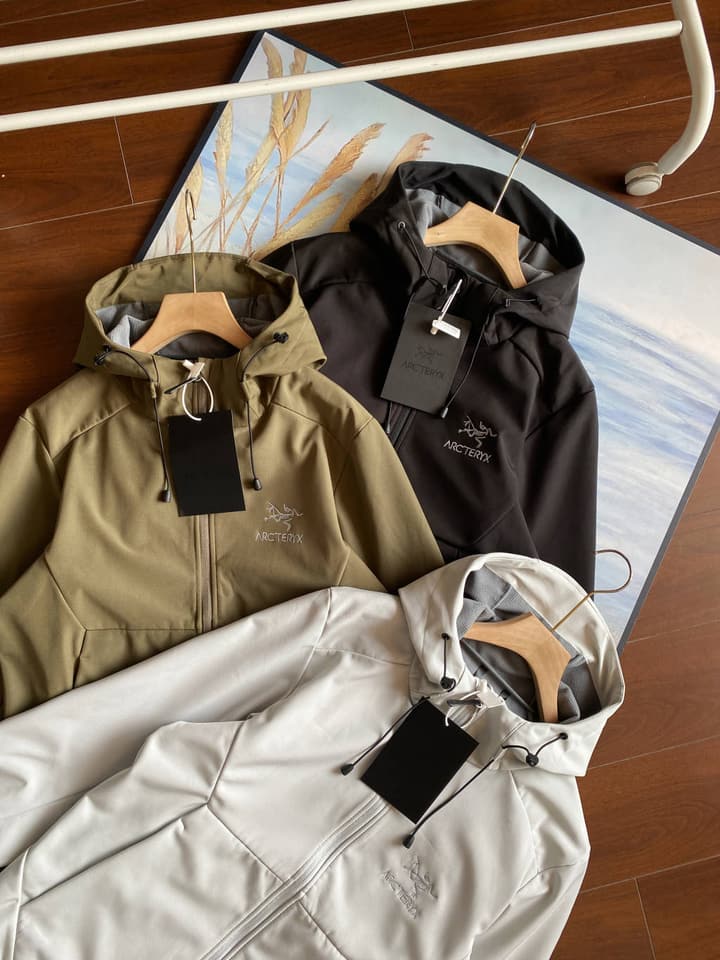 Arc'teryx Isogon Hooded Softshell Jacket in Military Green