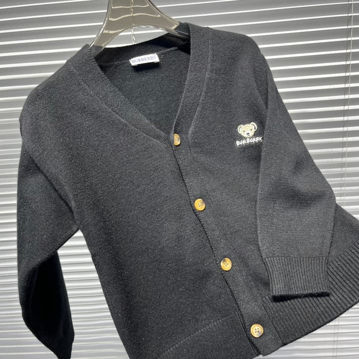 Burberry BU Bear Pattern Knit Cardigan – Kids Collection in Bright Red