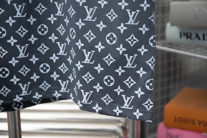 Louis Vuitton Monogram Gradient T-Shirt – Early Spring Collection – 26SS in Black Monogram Gradient