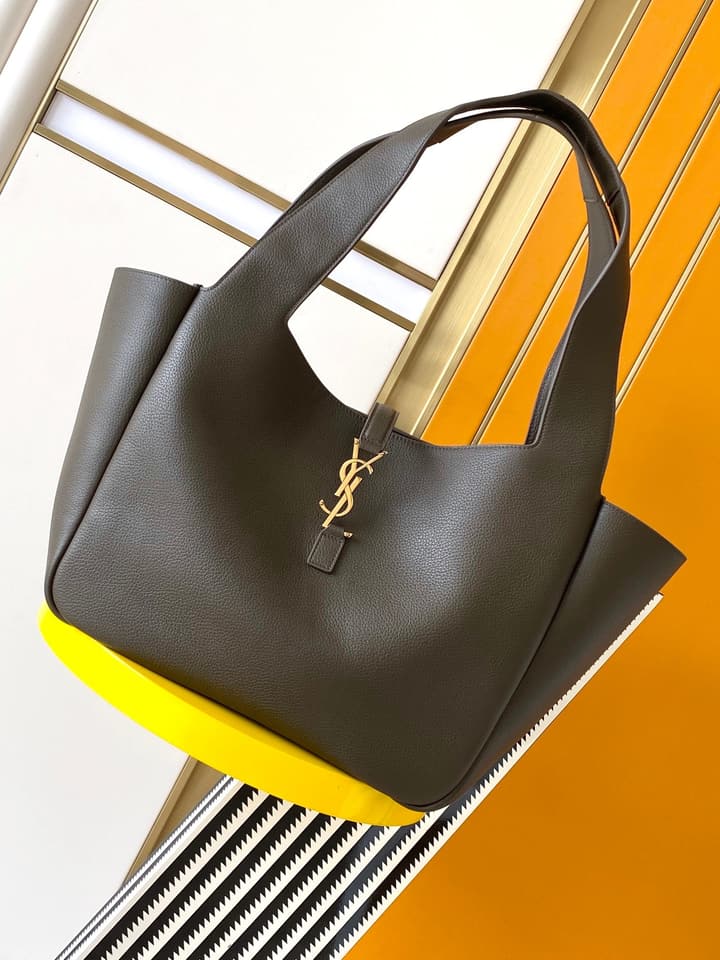 Saint Laurent BEA Horizontal Tote Bag in Black