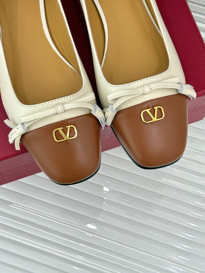 Valentino VLogo Metal Buckle Ballet Flats – 25FW in Charcoal