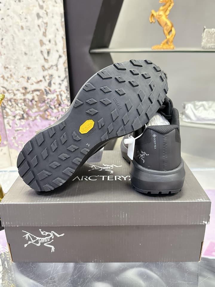 Arc'teryx Norvan LD 3 GORE-TEX Waterproof Trail Running Shoes in All Black