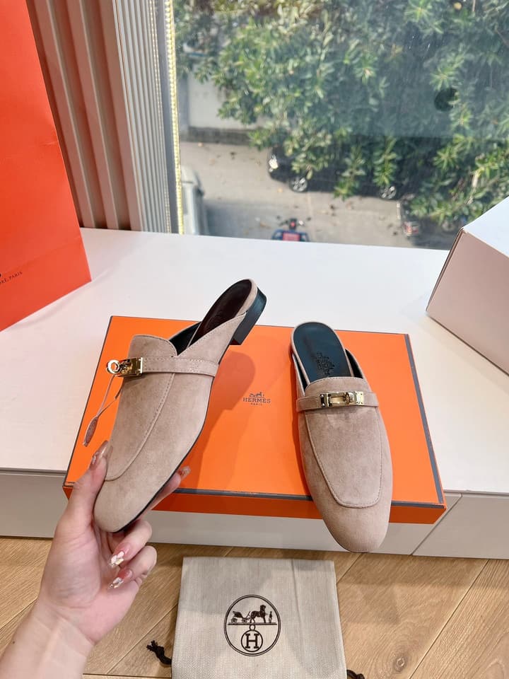 Hermès Mules Loafers – 2025 Spring/Autumn Collection in Dark Green Suede