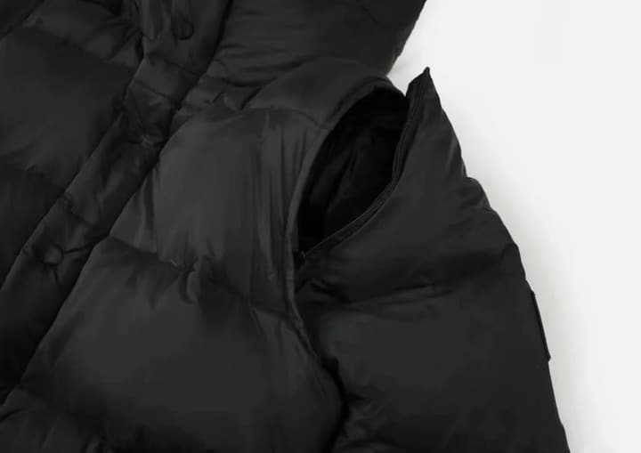 Burberry Detachable Hood Puffer Jacket – SS23 in Black Down Jacket (full Sleeve)