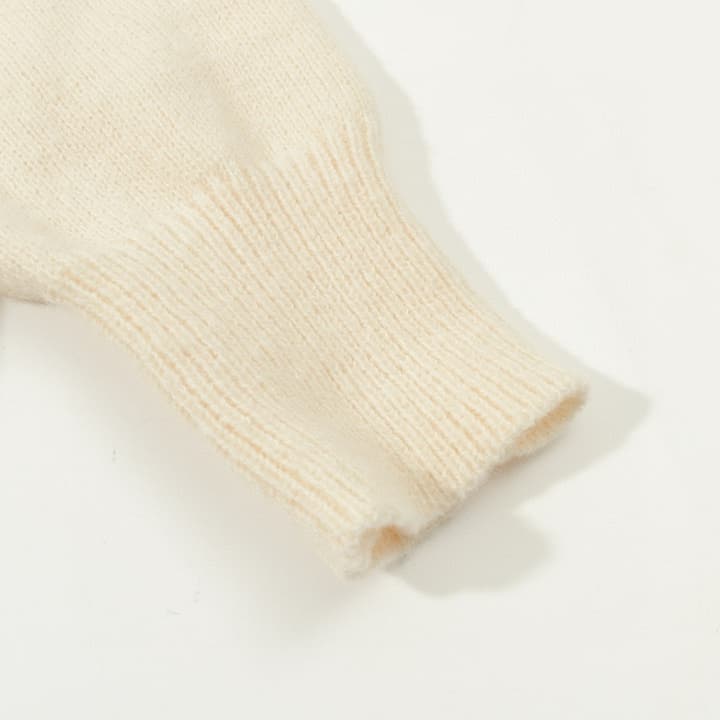 AMI Paris Gold Thread Heart Jacquard Sweater – 24FW Limited Edition in Off-white Gold Heart Knit
