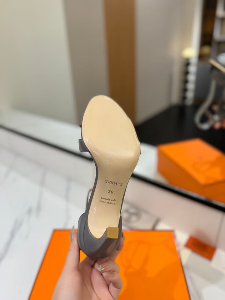 Hermès Classic Smooth Cowhide Pumps – 9cm in Caramel Brown
