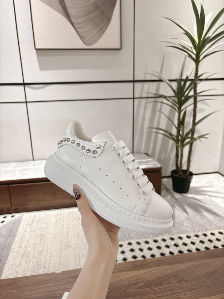 Alexander McQueen Diamond-Tail Oversized Sneakers – 2025SS