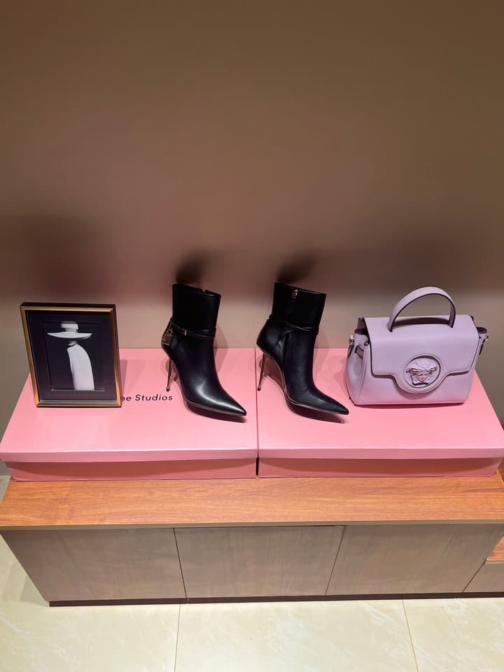 Tom Ford Luxury Metal Heel Ankle Boots in Black Leather