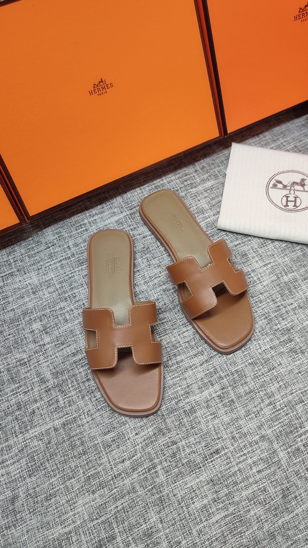 Hermès Premium Leather Flat Slides – 2024 Collection