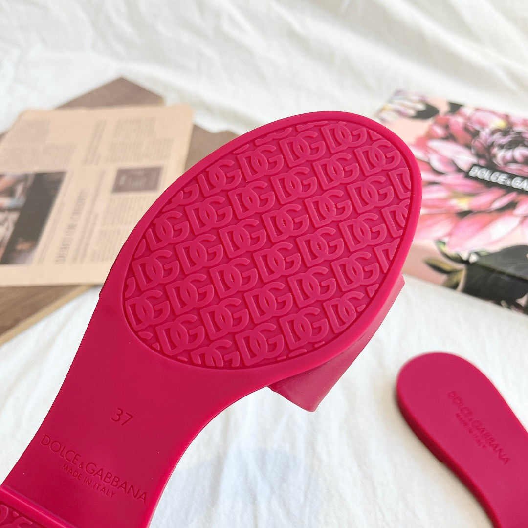 Dolce & Gabbana 3D Logo Flat Sandals – 2024 Collection