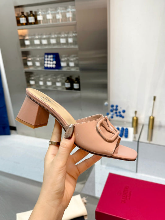 Valentino VLogo Signature Leather Pumps – 6cm