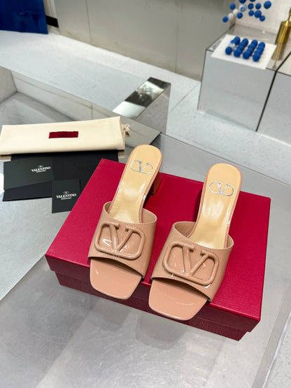 Valentino VLogo Signature Leather Pumps – 6cm