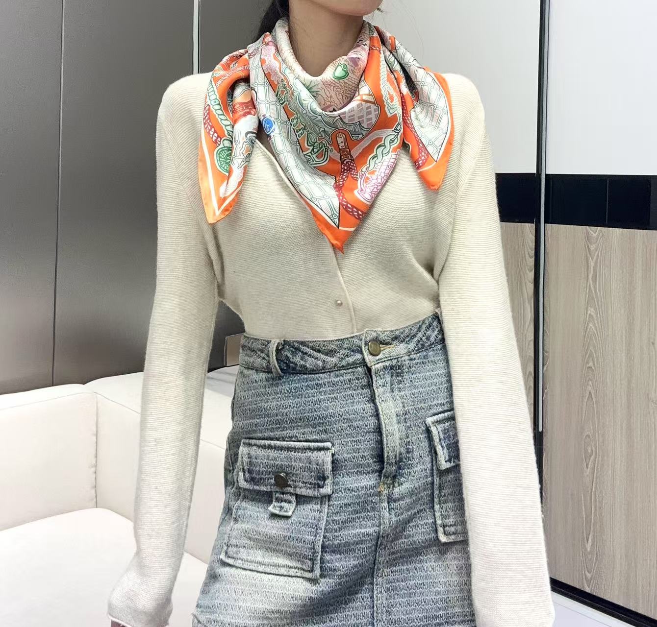 Hermès Grand Exploration 90 Twill Silk Scarf