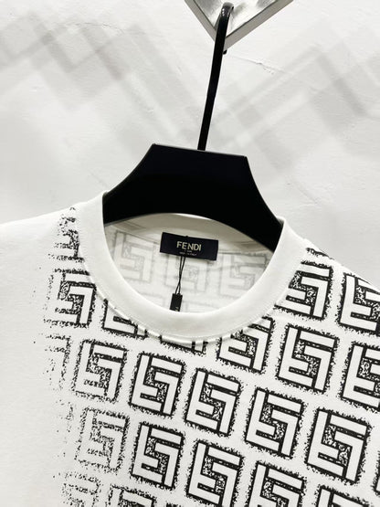 Fendi Gradient Logo Round Neck T-Shirt – 2025SS Collection