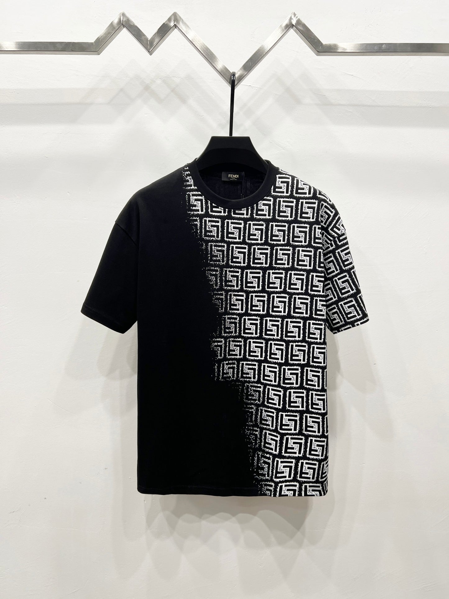 Fendi Gradient Logo Round Neck T-Shirt – 2025SS Collection