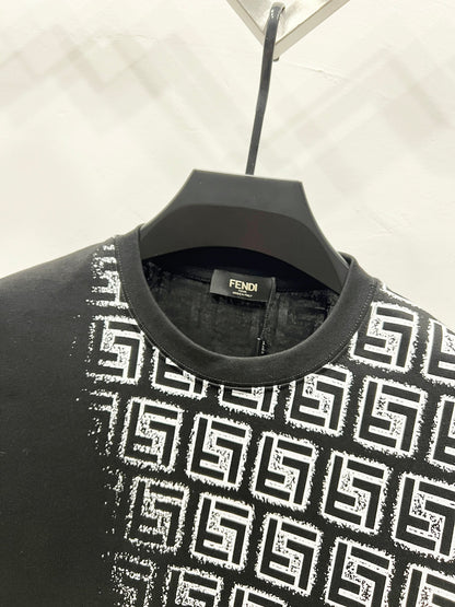 Fendi Gradient Logo Round Neck T-Shirt – 2025SS Collection