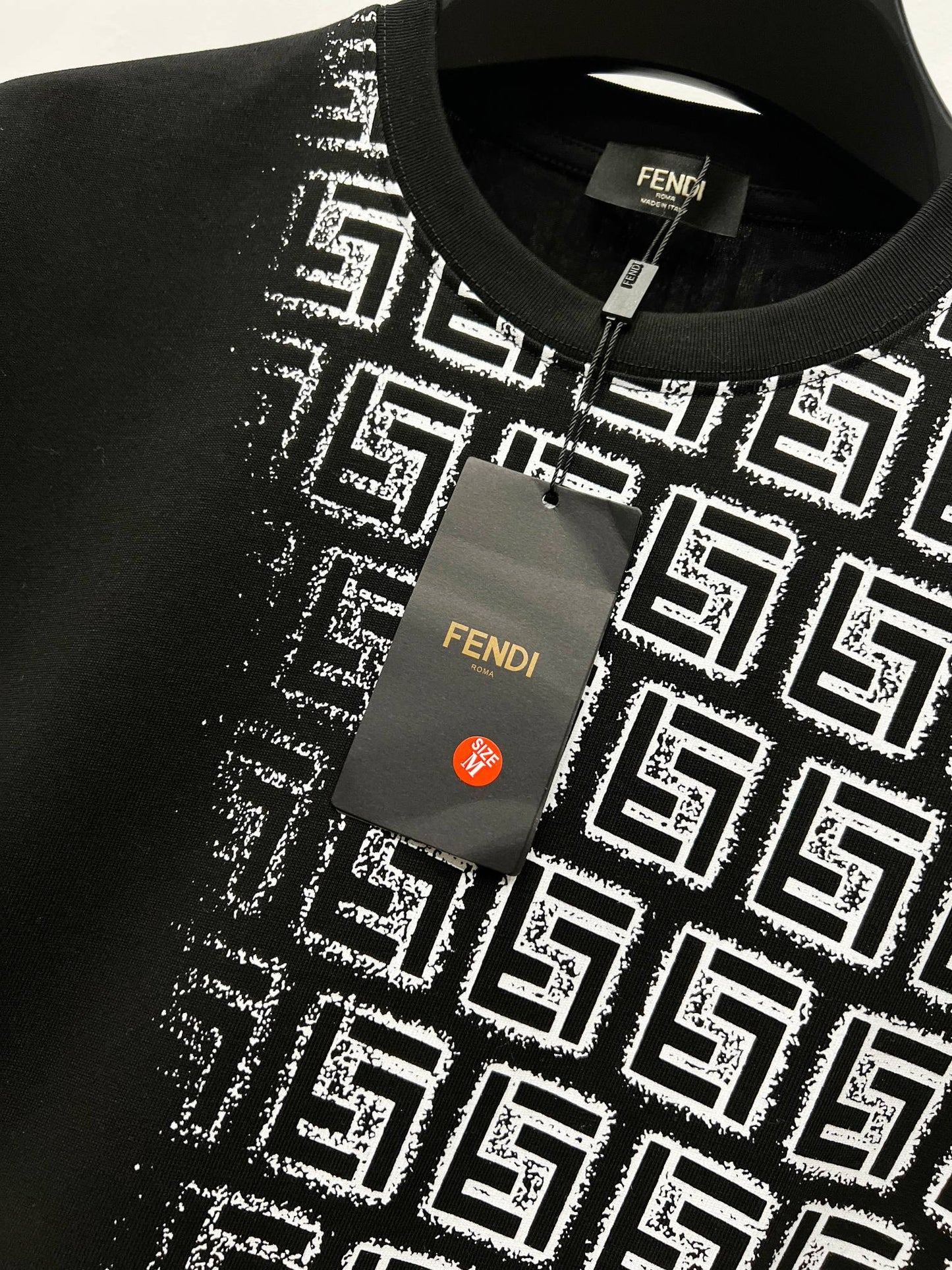 Fendi Gradient Logo Round Neck T-Shirt – 2025SS Collection