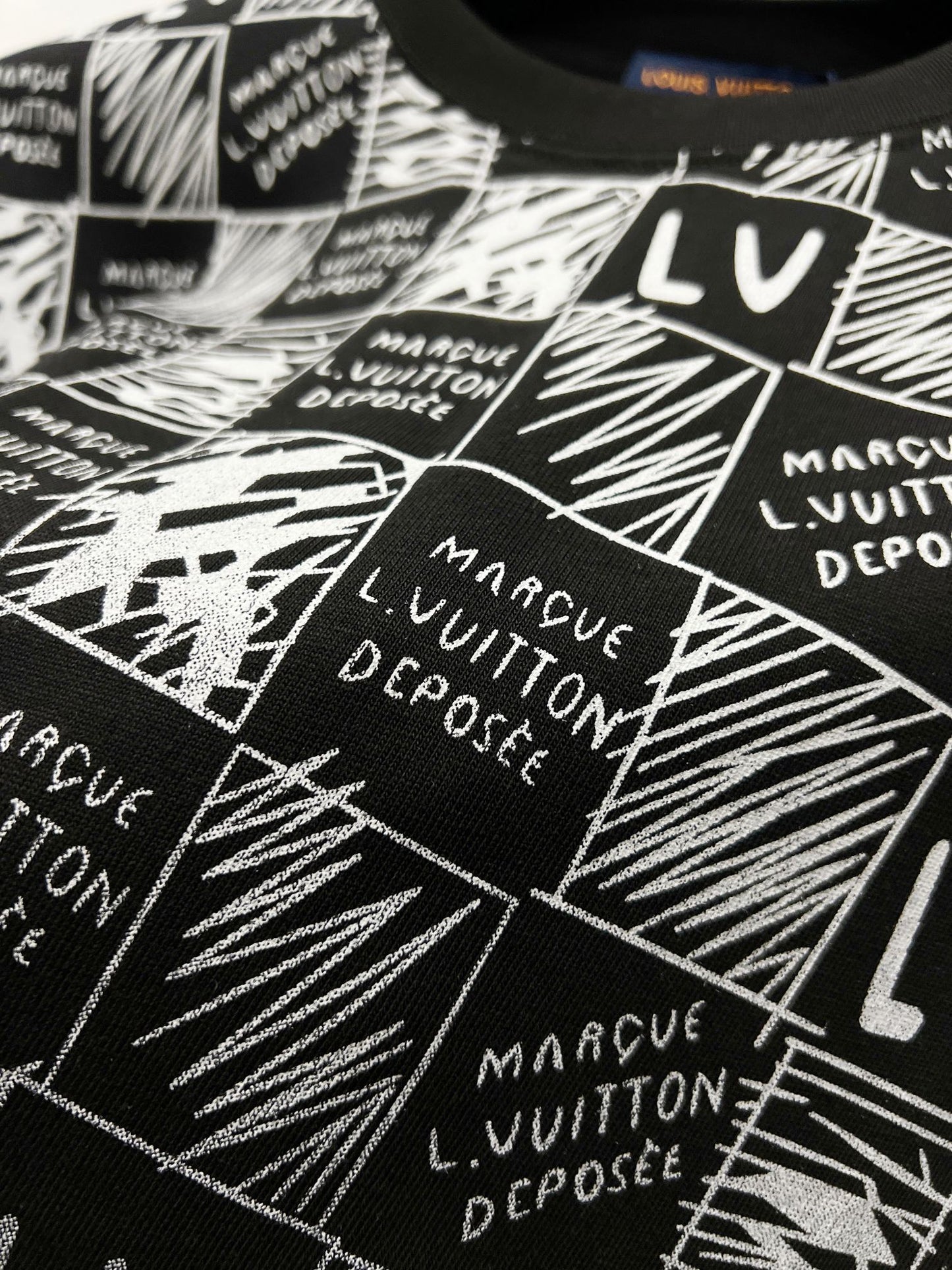 Louis Vuitton Classic Damier Print T-Shirt – 2025SS