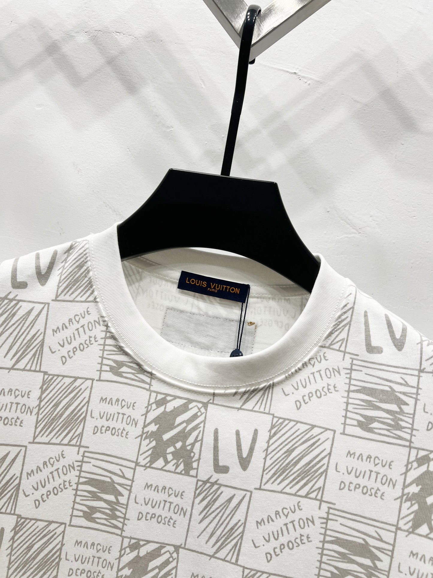 Louis Vuitton Classic Damier Print T-Shirt – 2025SS