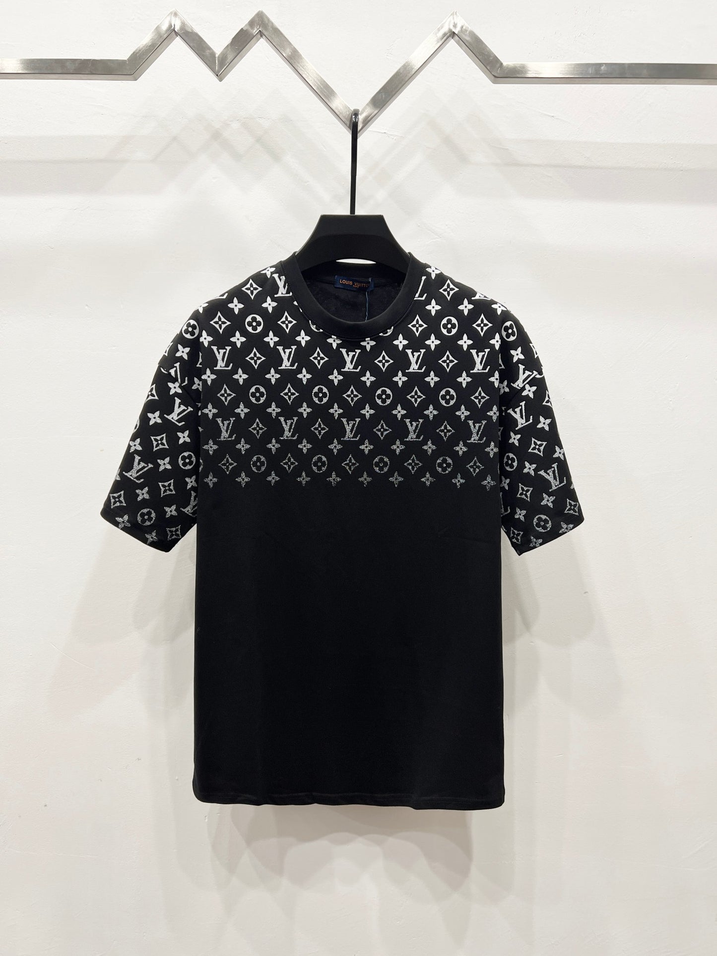 Louis Vuitton Gradient Monogram T-Shirt – 2025 Summer Collection
