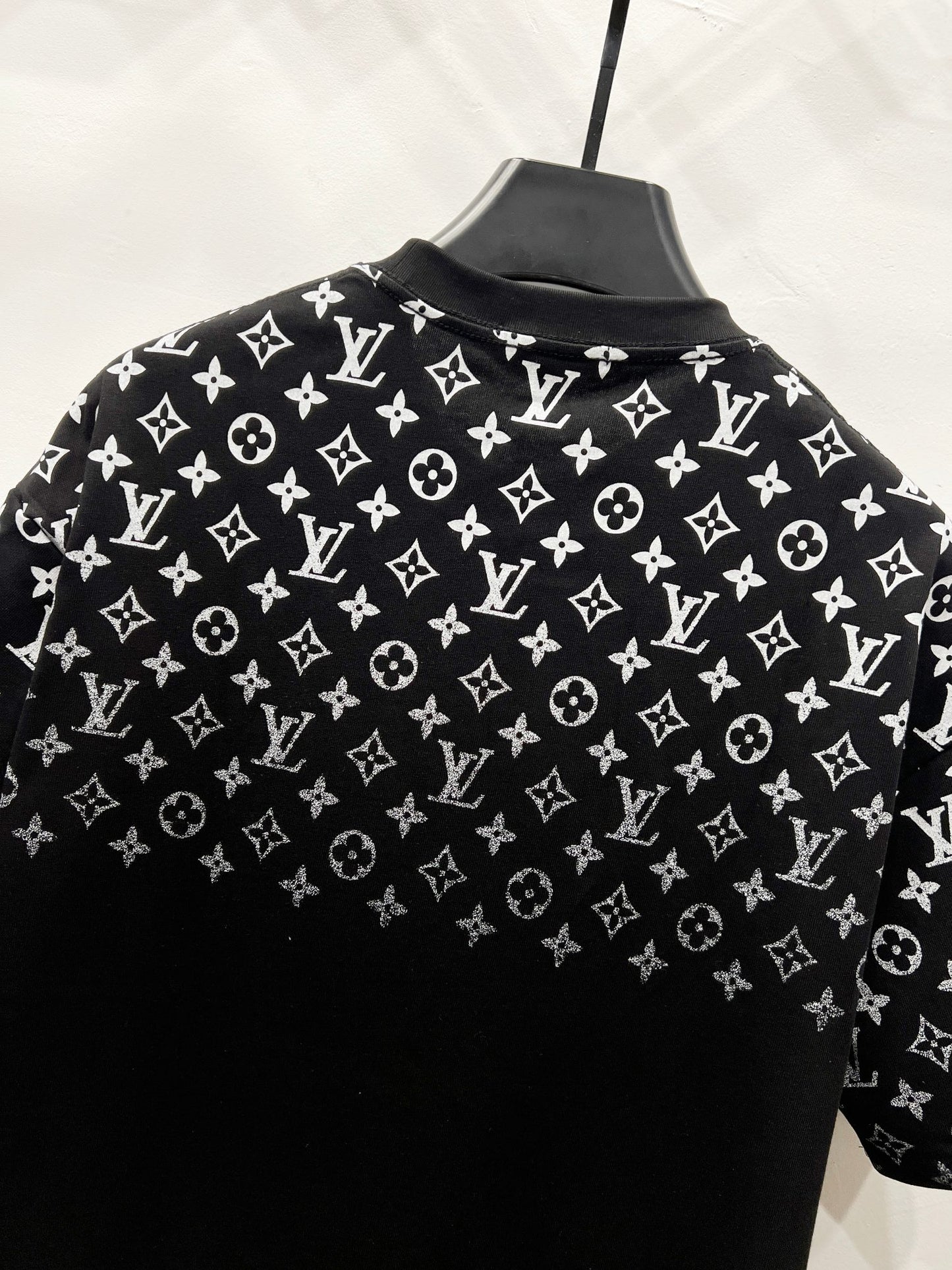 Louis Vuitton Gradient Monogram T-Shirt – 2025 Summer Collection