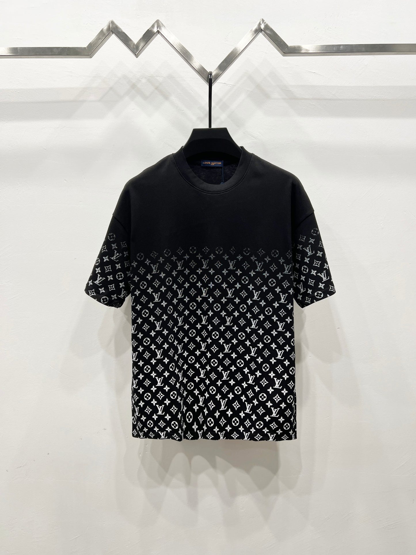 Louis Vuitton Gradient Monogram T-Shirt – 2025 Summer Collection