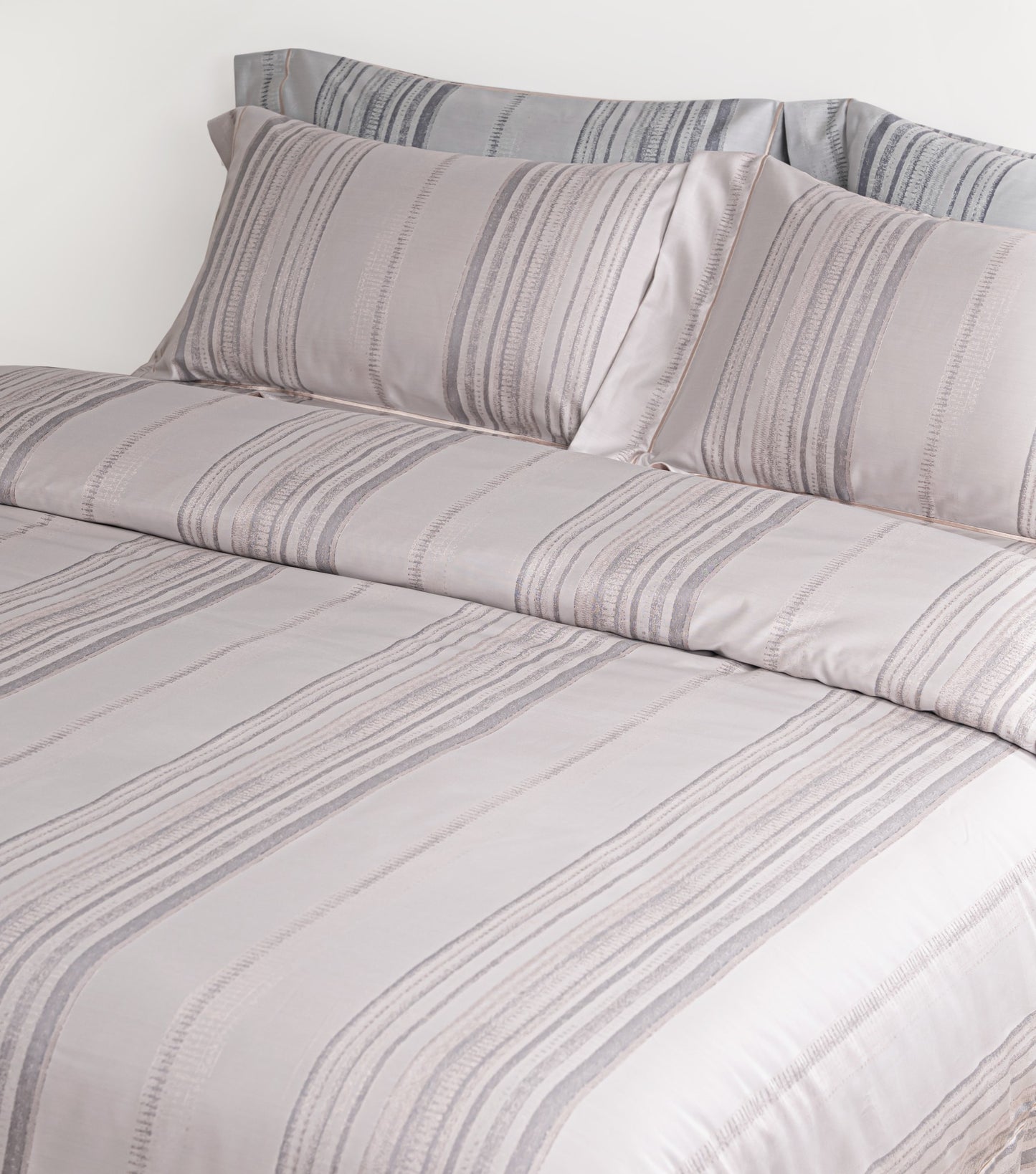 Hotel Grand Pima Cotton & Silk Jacquard Four-Piece Bedding Set