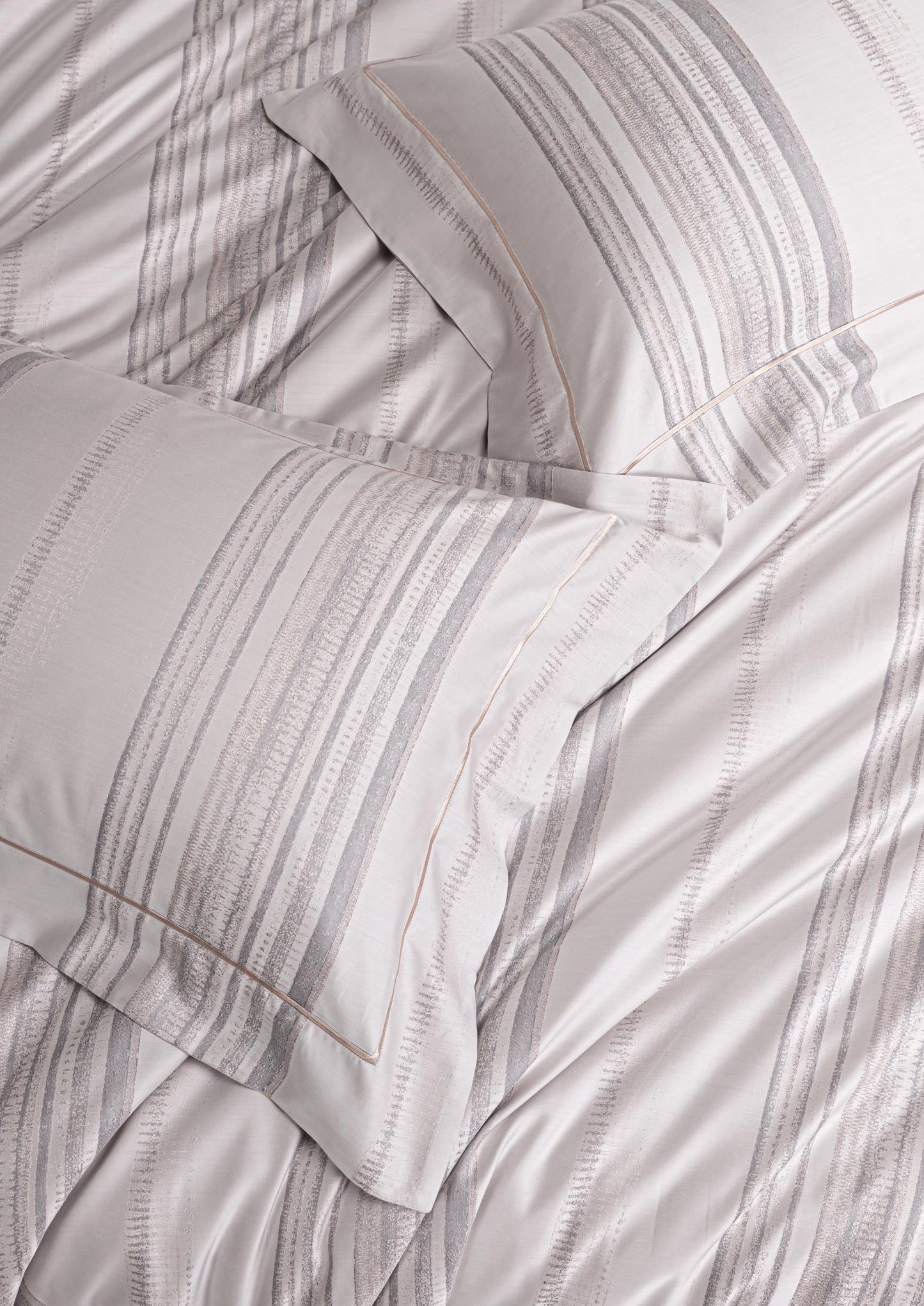 Hotel Grand Pima Cotton & Silk Jacquard Four-Piece Bedding Set