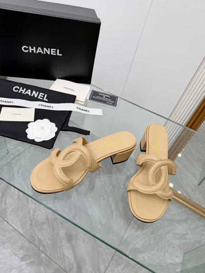 Chanel Chunky Heel Pumps – Spring/Summer Collection – 2026