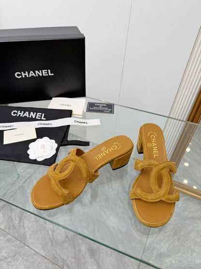 Chanel Chunky Heel Pumps – Spring/Summer Collection – 2026