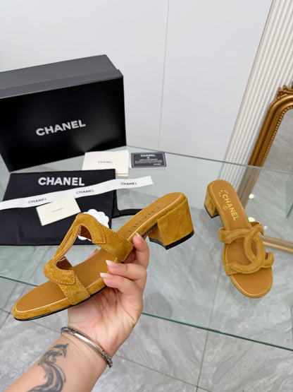 Chanel Chunky Heel Pumps – Spring/Summer Collection – 2026