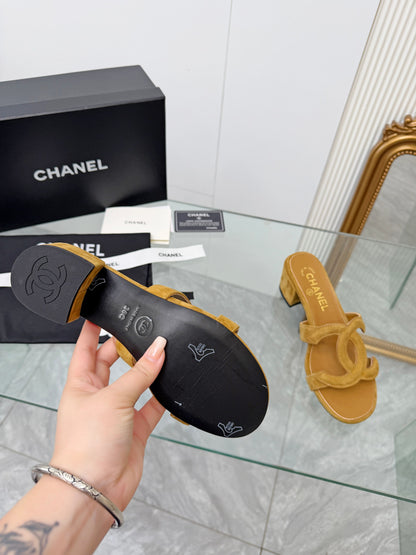 Chanel Chunky Heel Pumps – Spring/Summer Collection – 2026