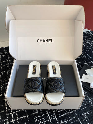 Chanel Lambskin Chain Block Heel Mules – Spring/Summer Collection – 25SS