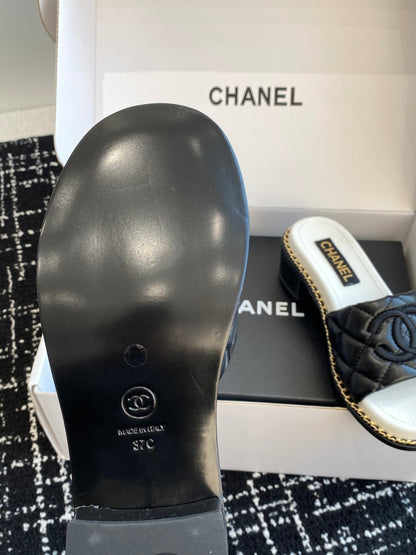 Chanel Lambskin Chain Block Heel Mules – Spring/Summer Collection – 25SS