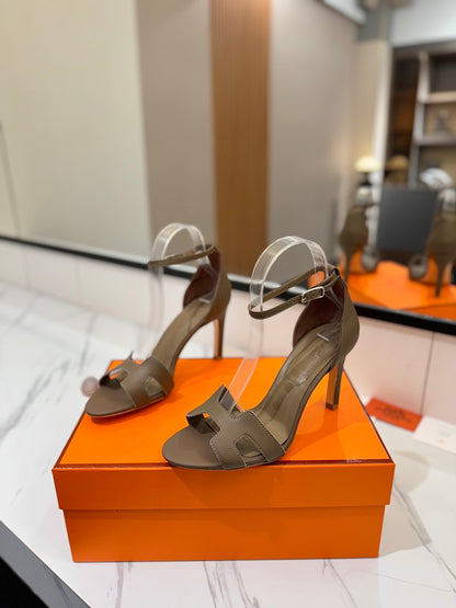 Hermès Classic H Palm Grain Heeled Sandals – 9cm