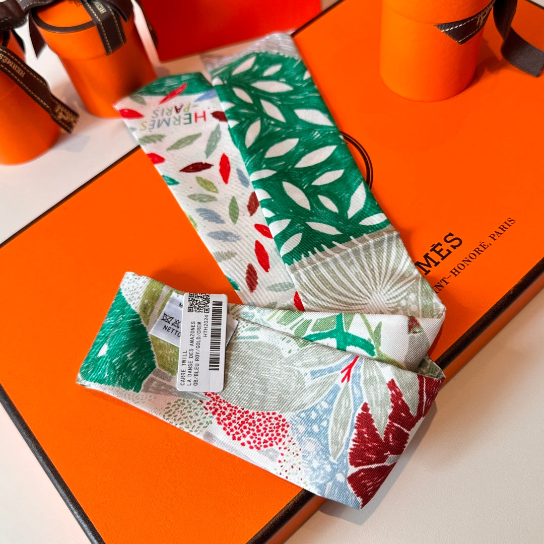 Hermès Twill Silk Scarf – Bird Kingdom