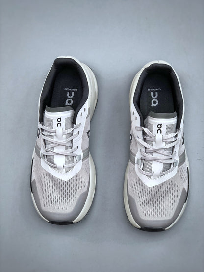 On Cloudpulse Lightweight Running Shoes