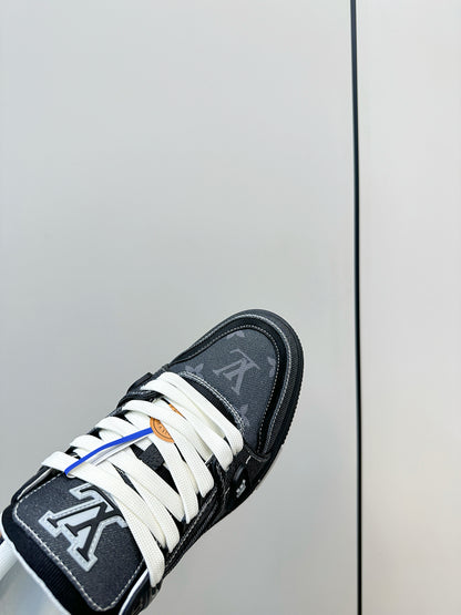 Louis Vuitton LV Trainer Sneakers