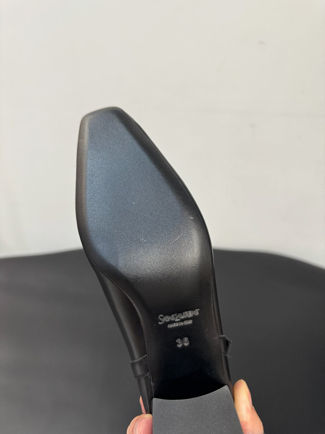 Saint Laurent Leather Pumps – 25FW