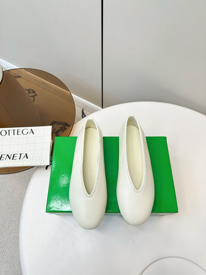 Bottega Veneta Woven Flats – 2025 Collection
