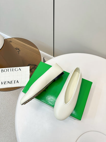 Bottega Veneta Woven Flats – 2025 Collection