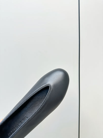 Bottega Veneta Woven Flats – 2025 Collection