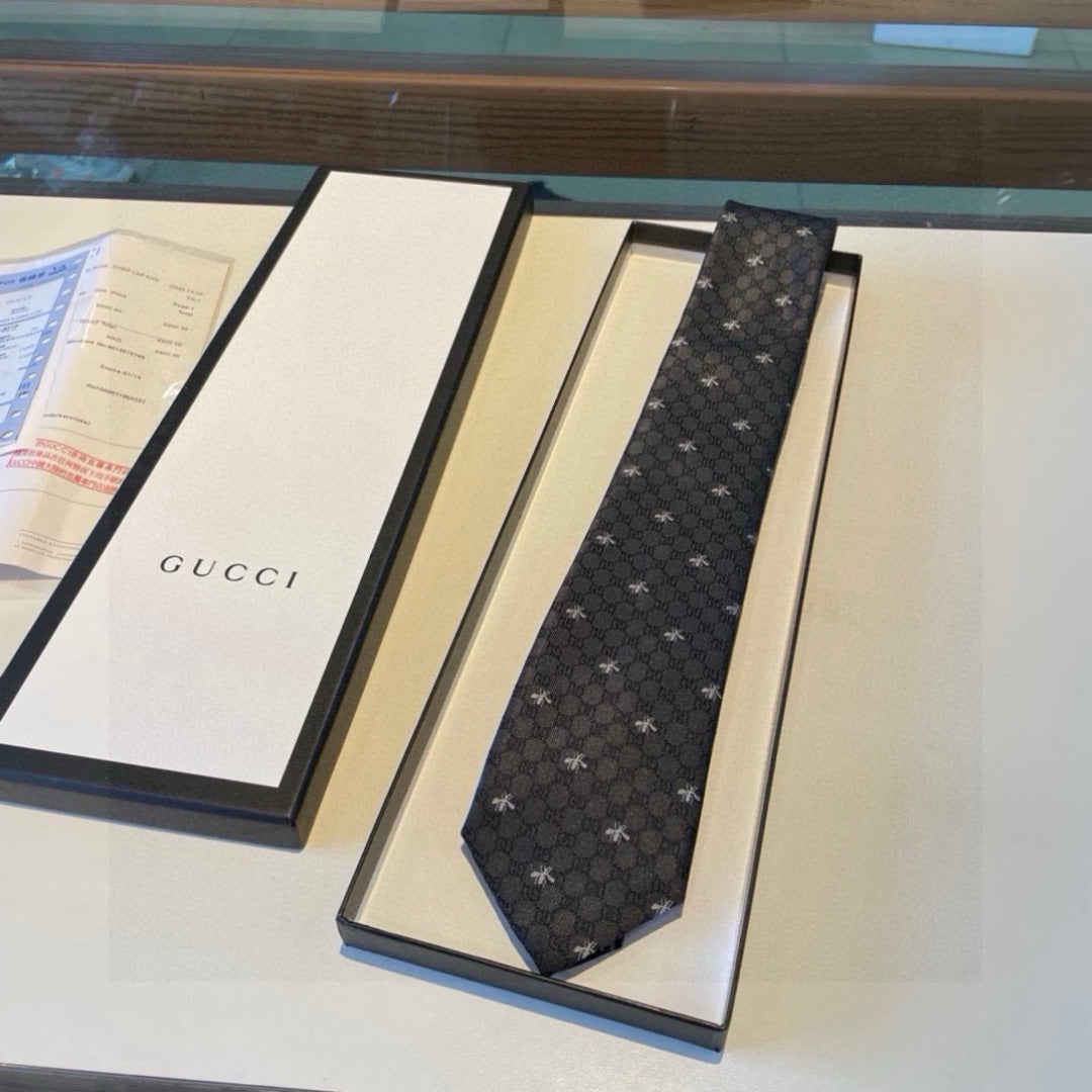 Gucci GG Bee Print Silk Jacquard Tie