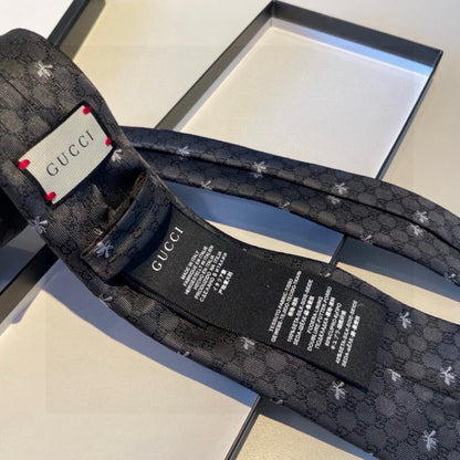 Gucci GG Bee Print Silk Jacquard Tie