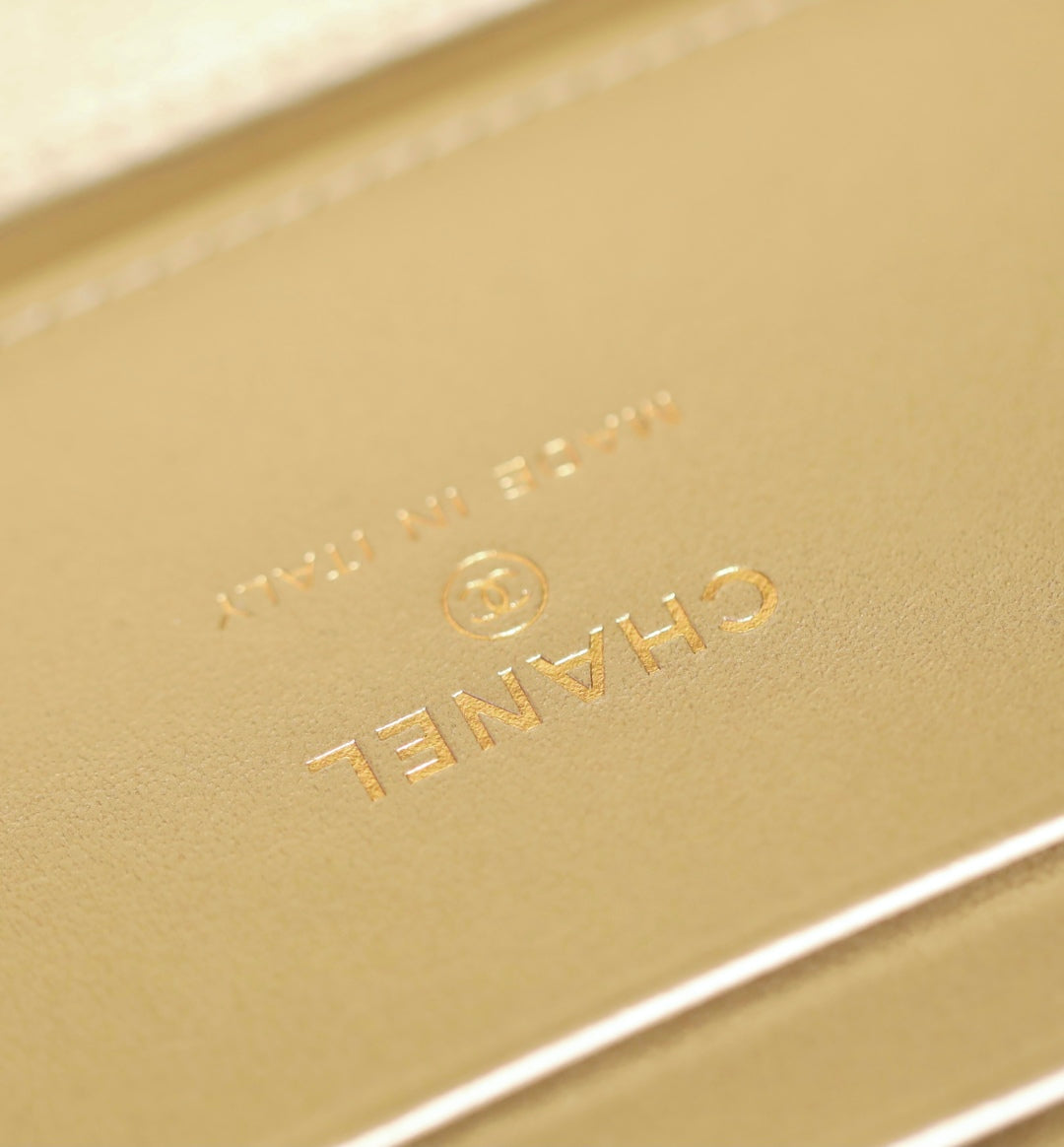 Chanel 25S Spring/Summer Double Gold Bead Vanity Case