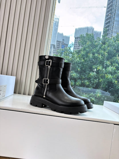 Dior D-Major Embroidered Graffiti Knee-High Boots – 2025 Autumn/Winter Collection