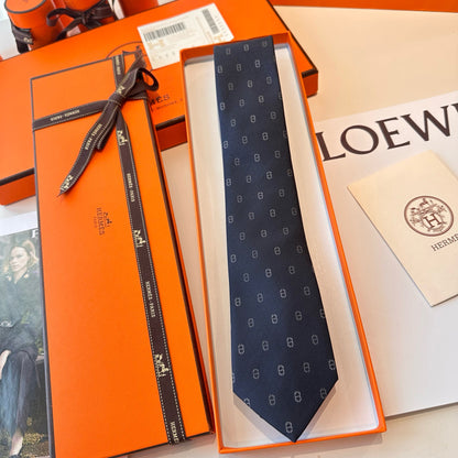Hermès Men's Winter Anchor Chain Silk Tie – New Collection
